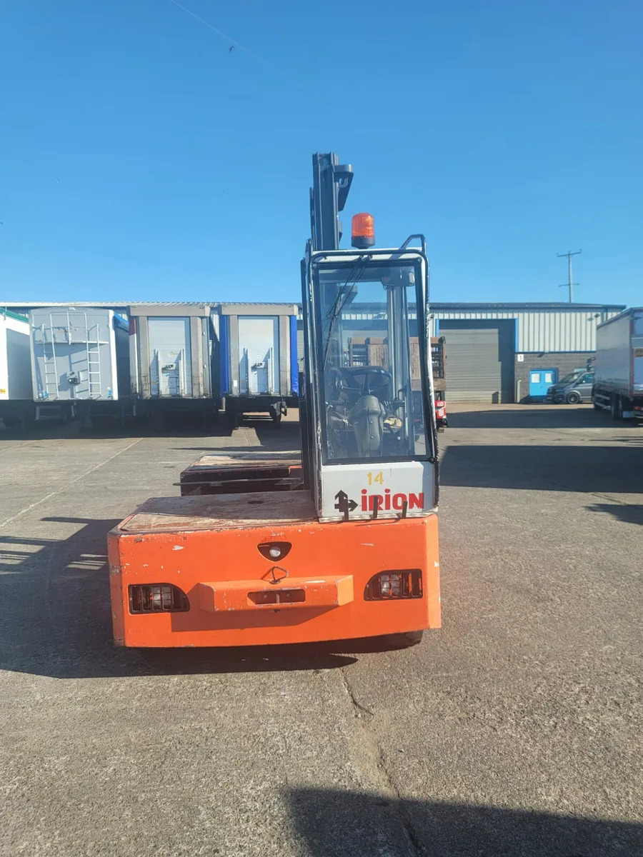 4 ton side loader forklift diesel - Image 3