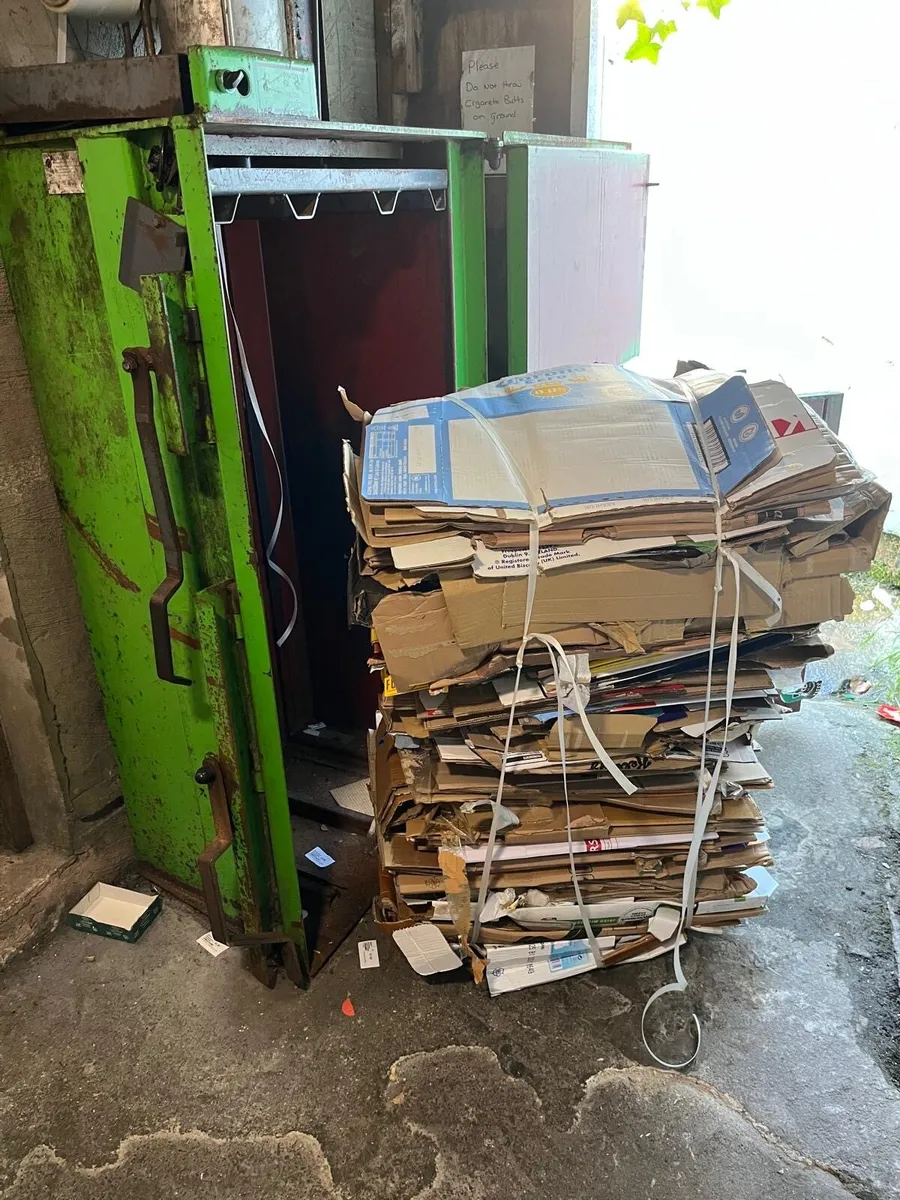 Cardboard bailer - Image 1