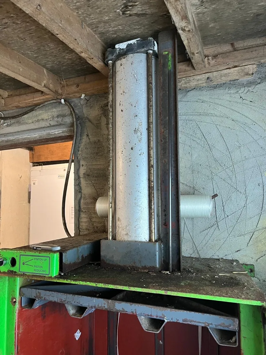Cardboard bailer - Image 3