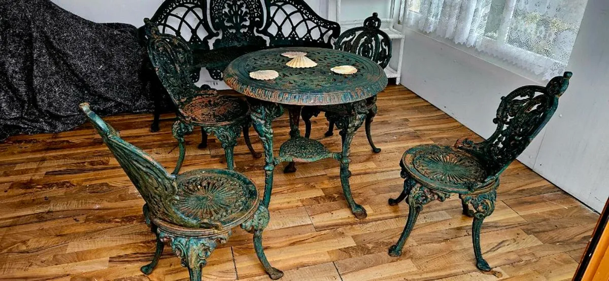 CAST IRON SET - Image 1