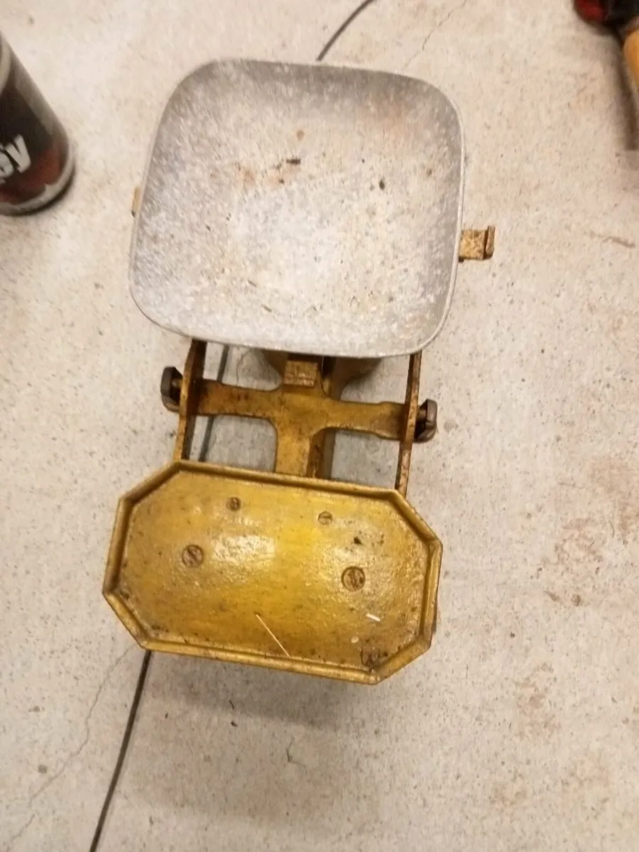 Old weighn scale - Image 1