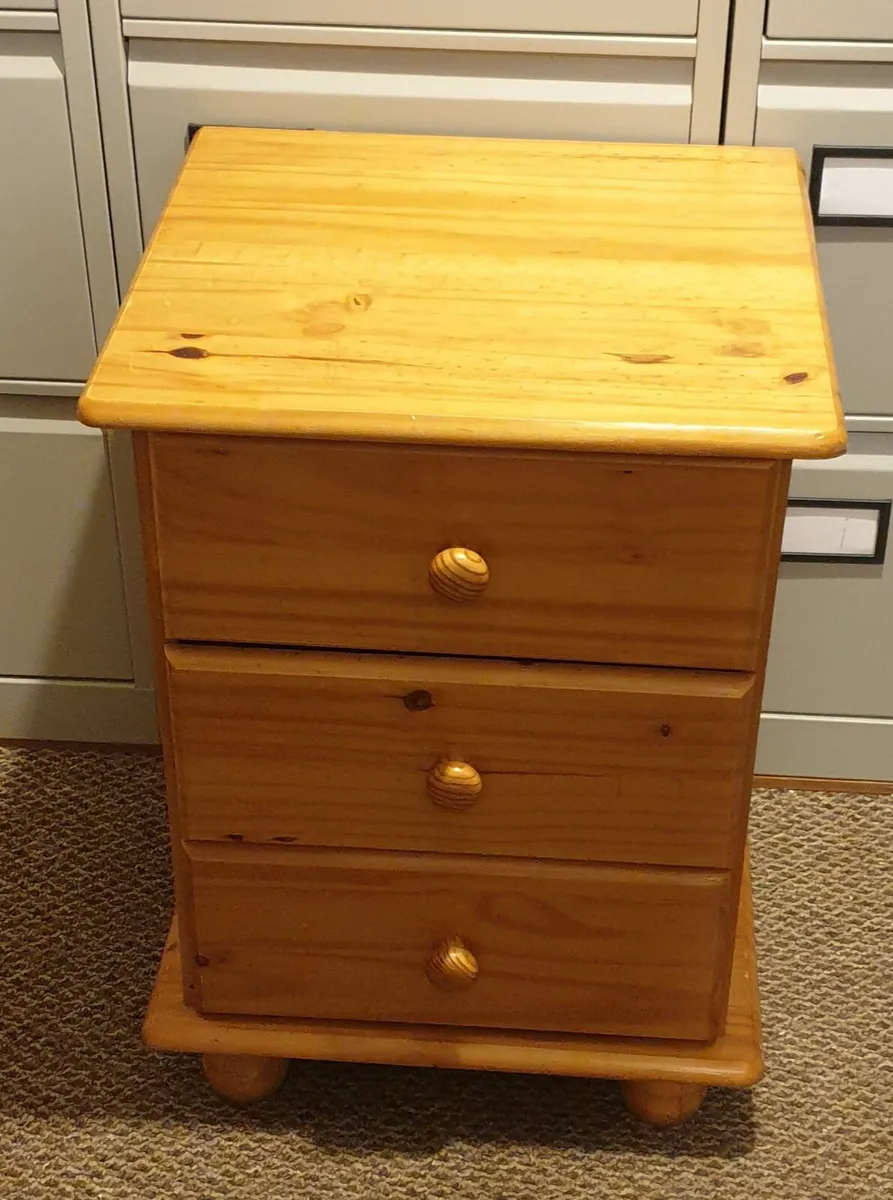 Bedside unit €25 - Image 2