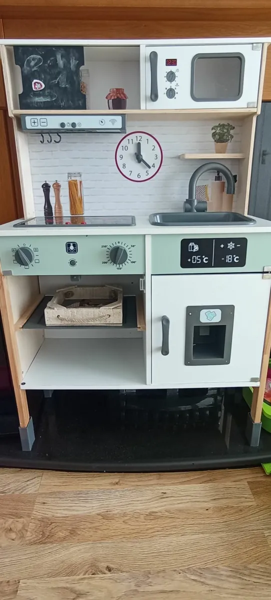 play kitchen - Image 1