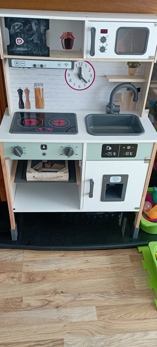 play kitchen - Image 2