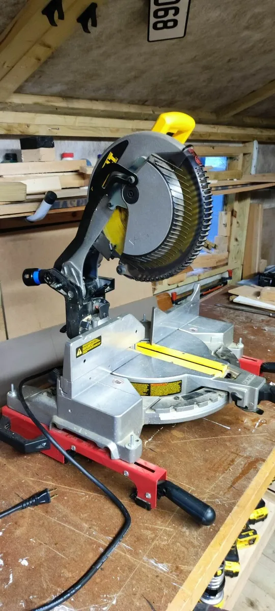 Dewalt 12" 110V Miter Saw - Image 2