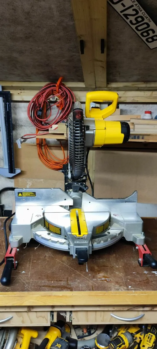 Dewalt 12" 110V Miter Saw - Image 3