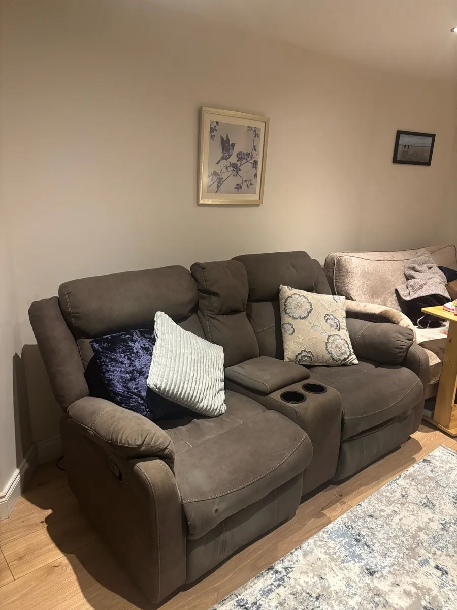 2 seater recliner couch with middle console - Image 2