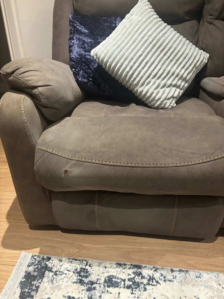 2 seater recliner couch with middle console - Image 4