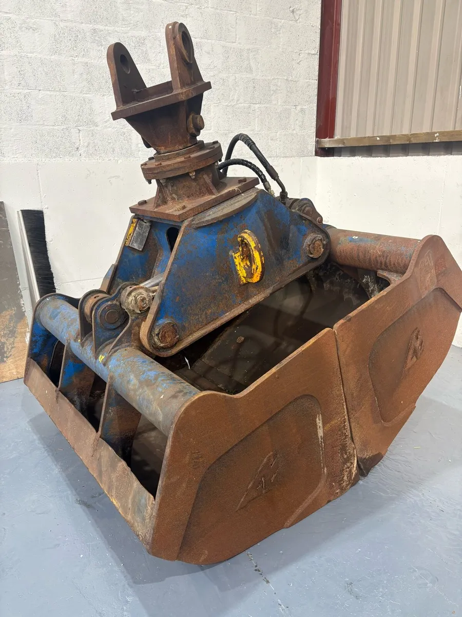 Clamshell bucket - Image 1