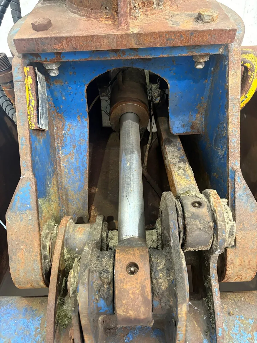 Clamshell bucket - Image 4