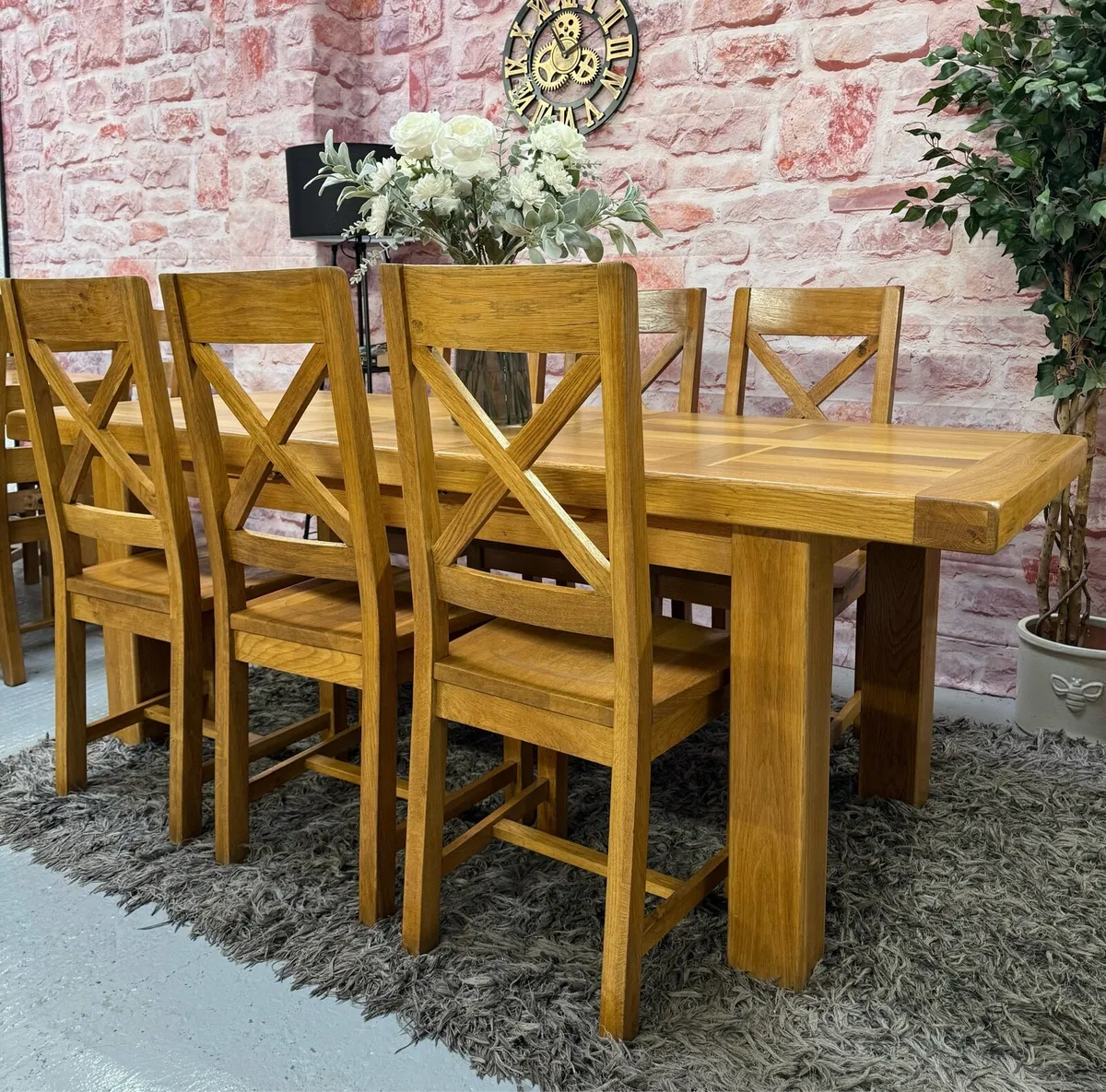 Extending oak kitchen table & 6 chairs/dining set - Image 1