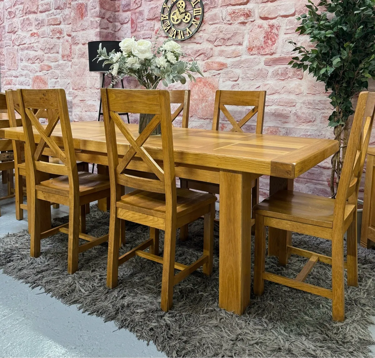 Extending oak kitchen table & 6 chairs/dining set - Image 2