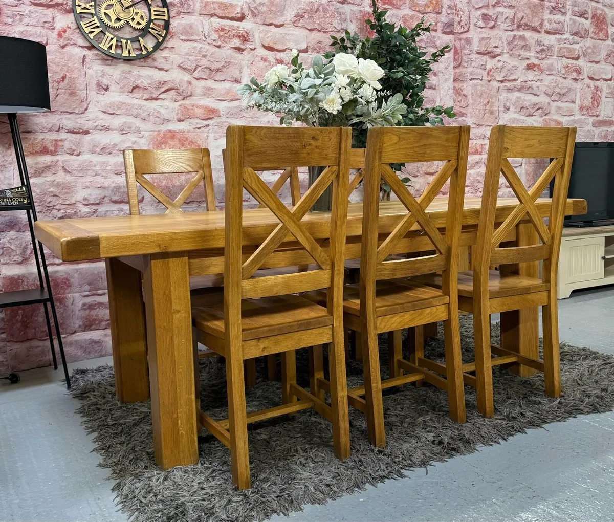 Extending oak kitchen table & 6 chairs/dining set - Image 3