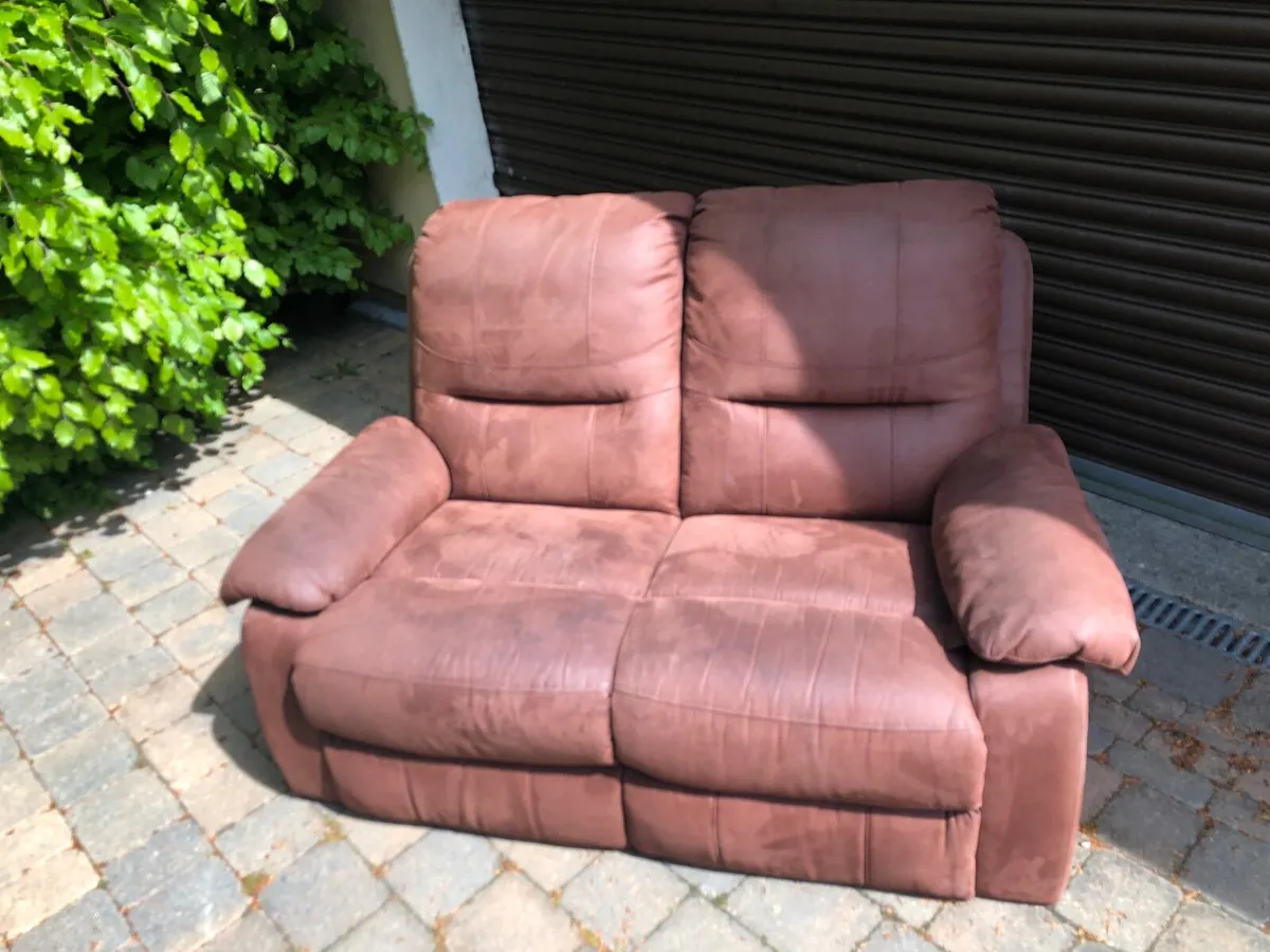 Two seater couch - Image 1
