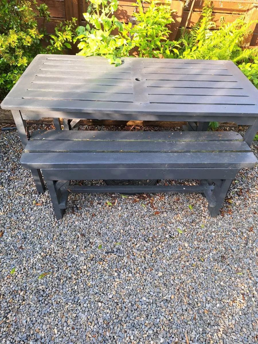 Garden table 2 benches and umbrella with stand - Image 3