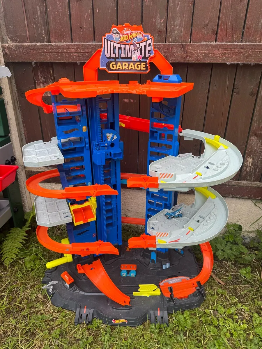 Hot wheels garage