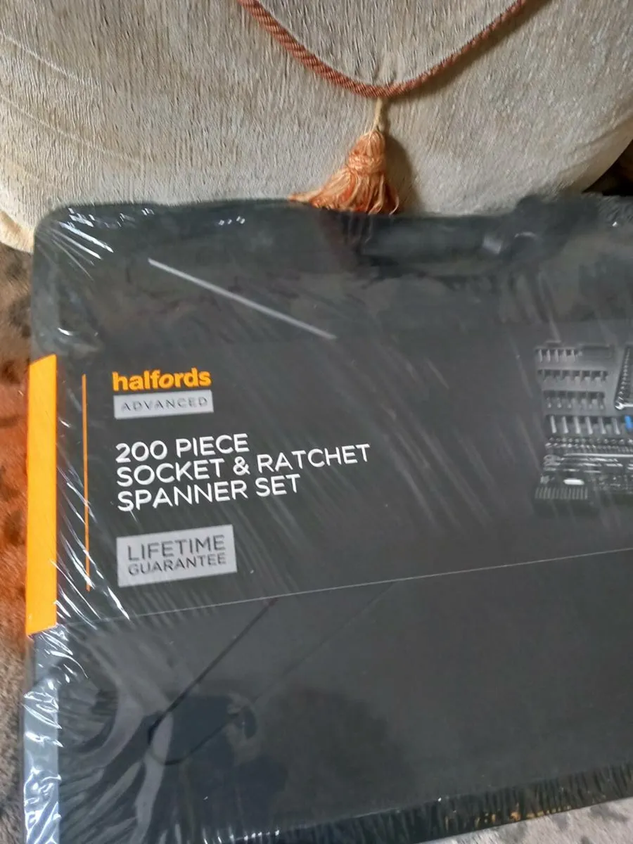 Brand new in box Halfords 200pce socket set - Image 2