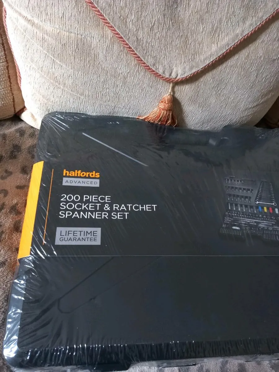 Brand new in box Halfords 200pce socket set - Image 3