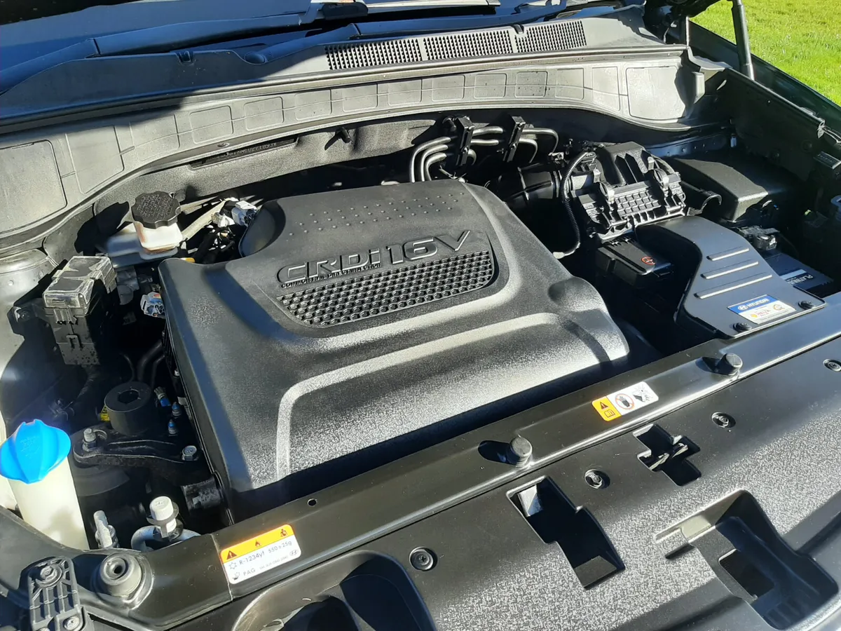 HYUNDAI SANTA FE 4X4 SPECIAL EDITION - Image 4