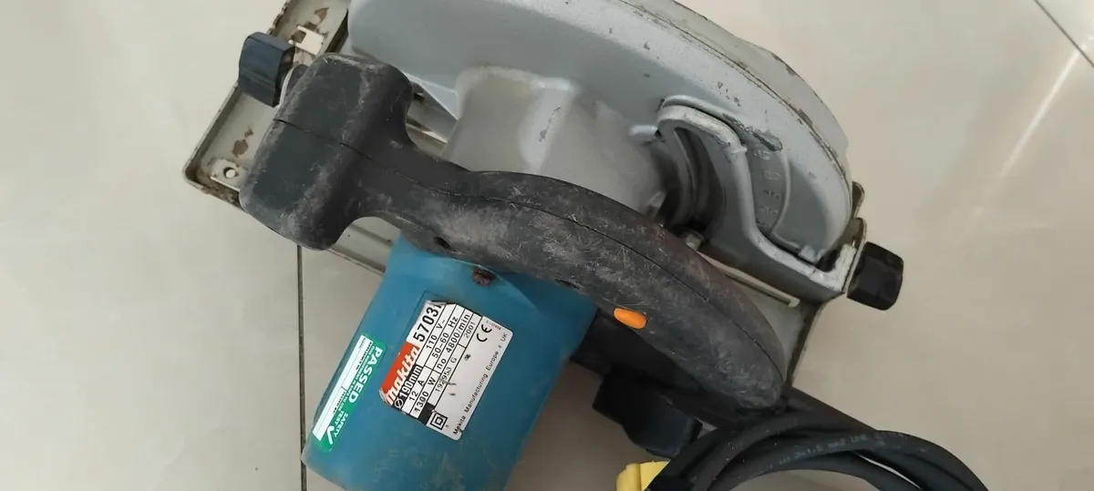 Makita 5703R 190mm Circular Saw 110v - Image 3