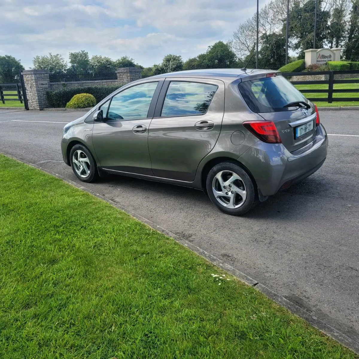 Toyota Yaris Hybrid - Image 4