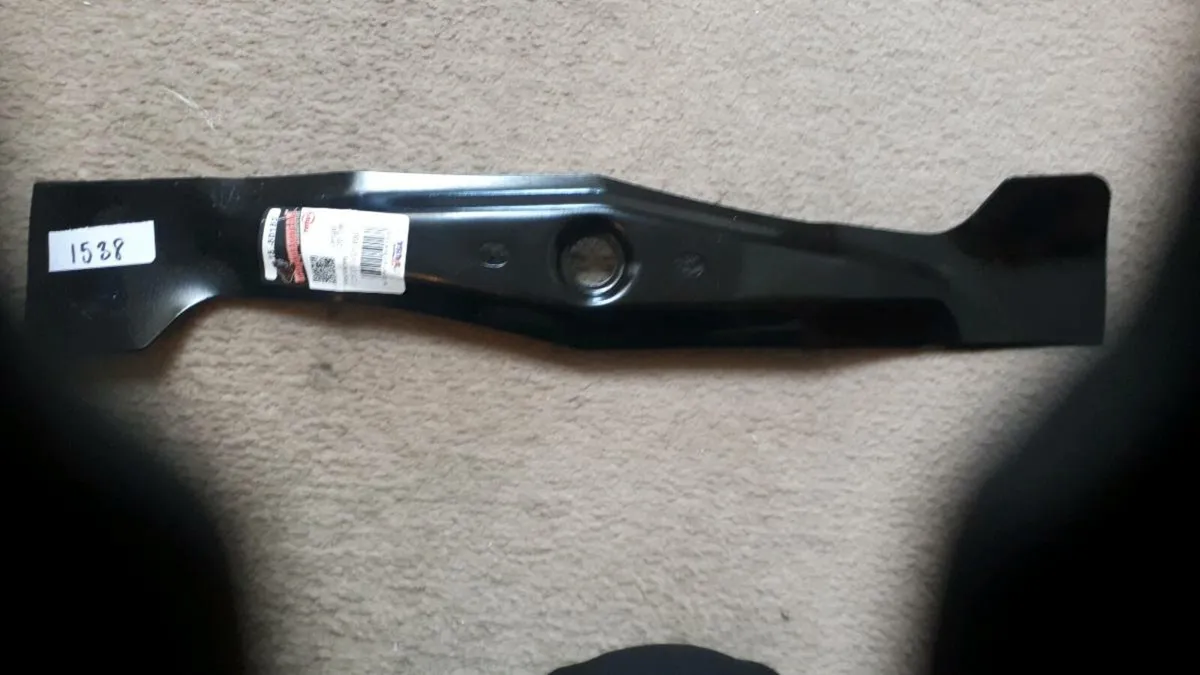 Honda lawnmower blade  21 inch cut - Image 1