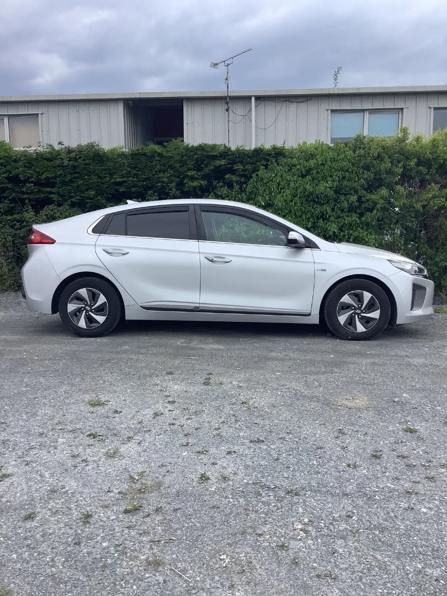 2018 Hyundai Ioniq PREMIUM - Image 3