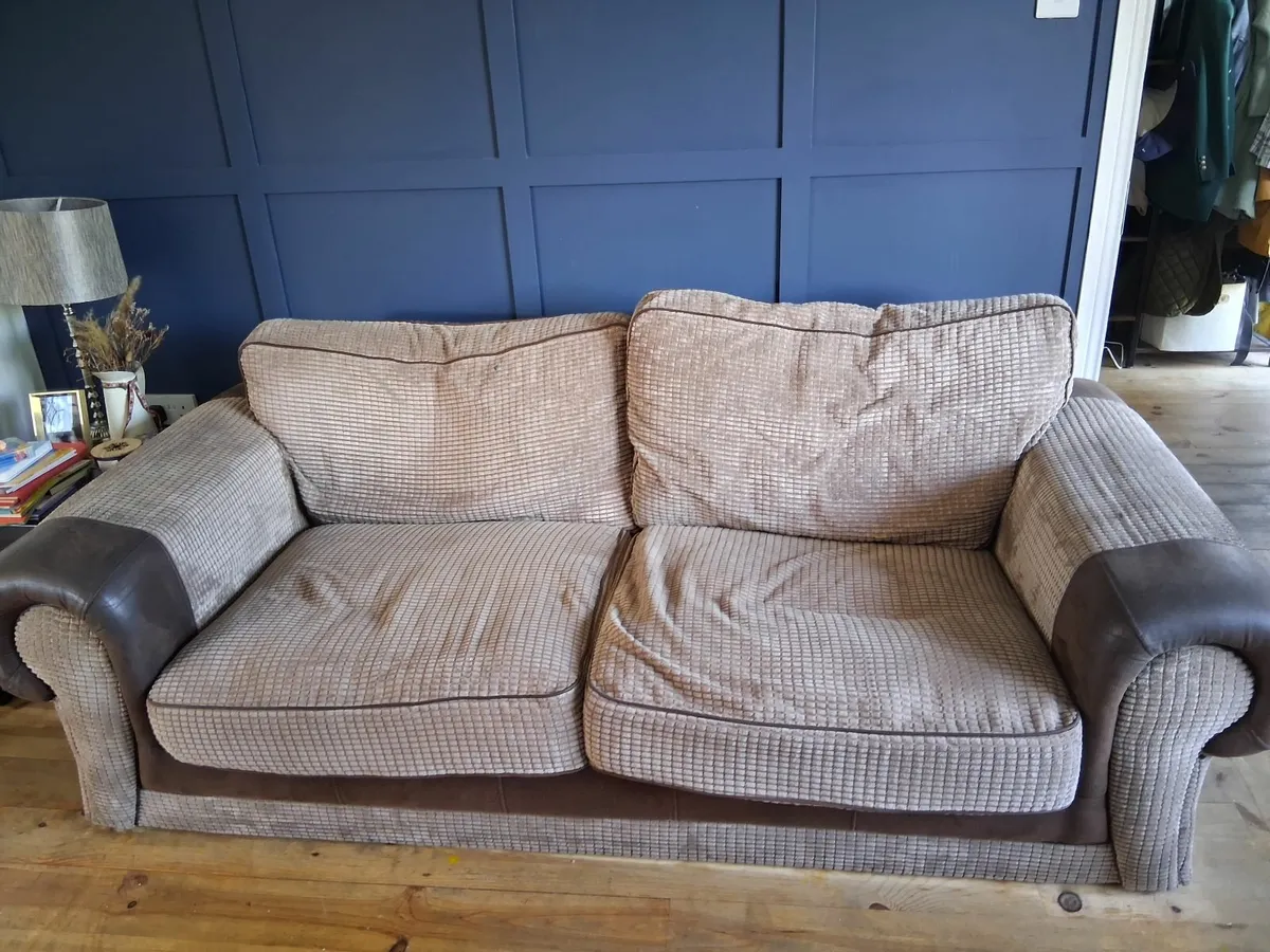 Couch and chair - Image 3