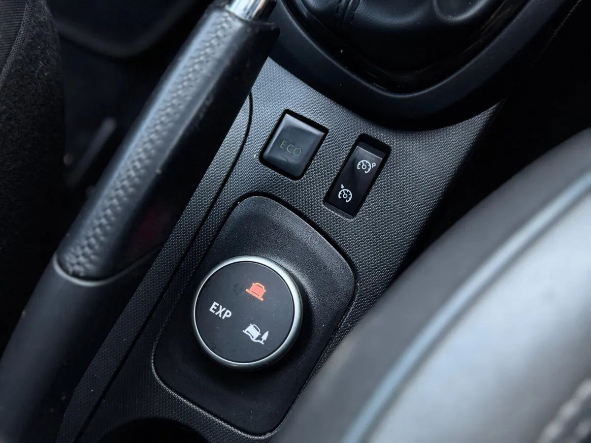 2016 RENAULT CAPTUR SIGNATURE 1.5 DCI - Image 4