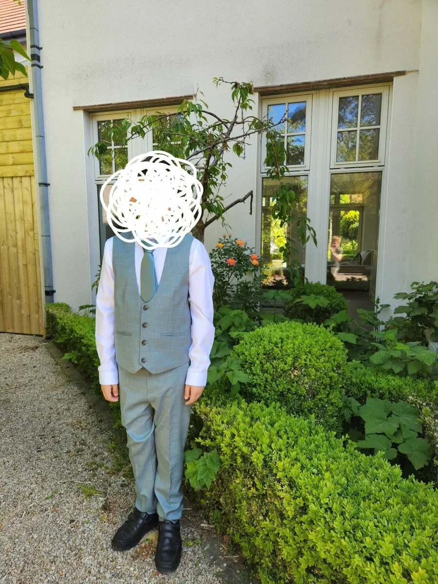 Boy's communion suit - Image 1