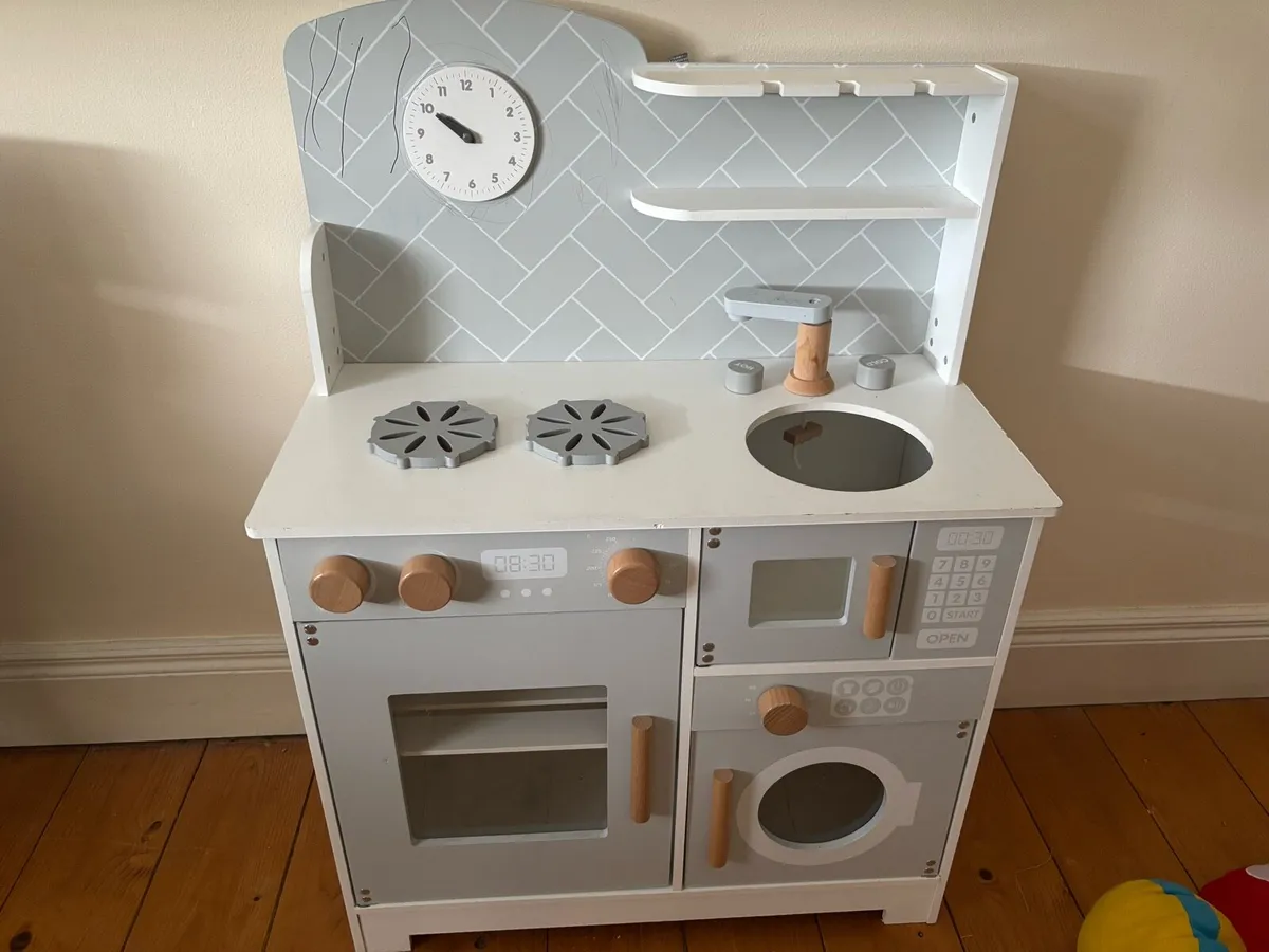 Play kitchen - Image 1