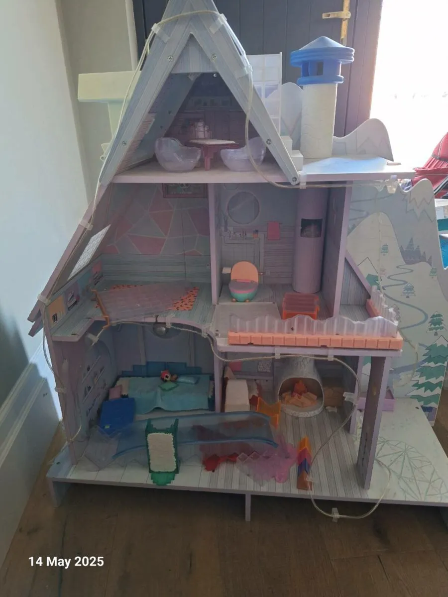 Lol doll house winter - Image 1