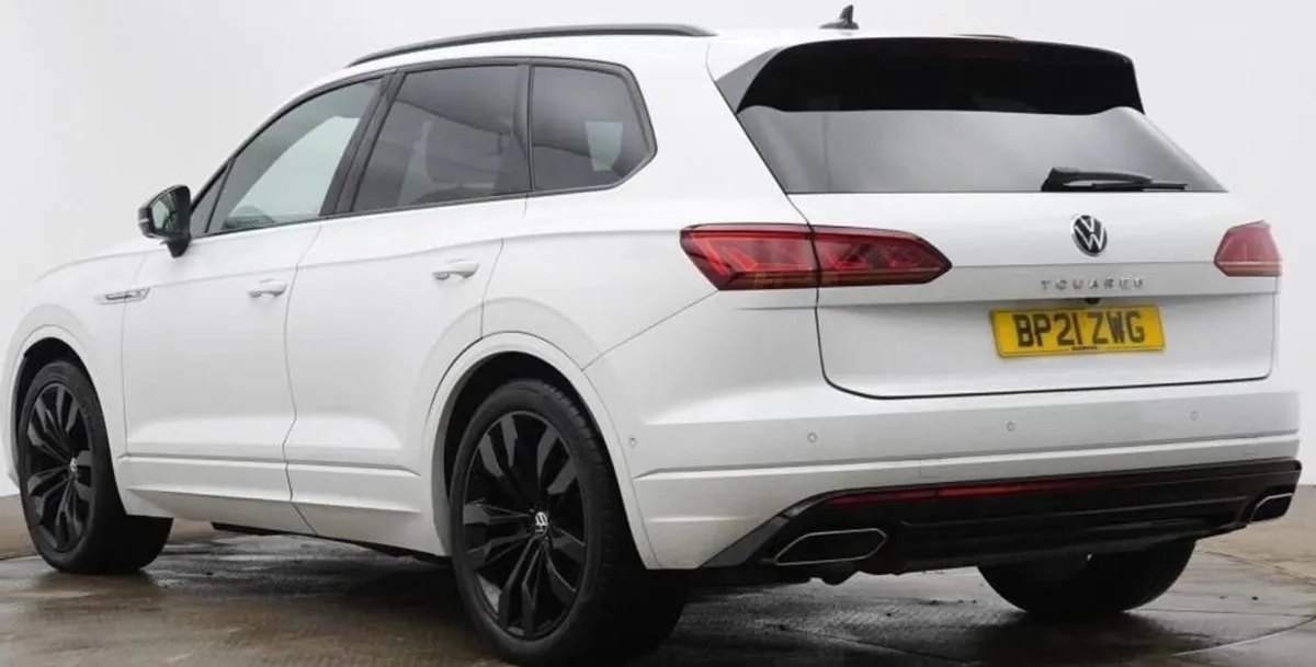 Volkswagen Touareg 3.0 TDI V6 Black Edition SUV 5 - Image 2
