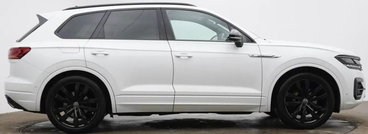 Volkswagen Touareg 3.0 TDI V6 Black Edition SUV 5 - Image 3