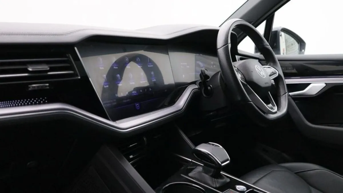 Volkswagen Touareg 3.0 TDI V6 Black Edition SUV 5 - Image 4