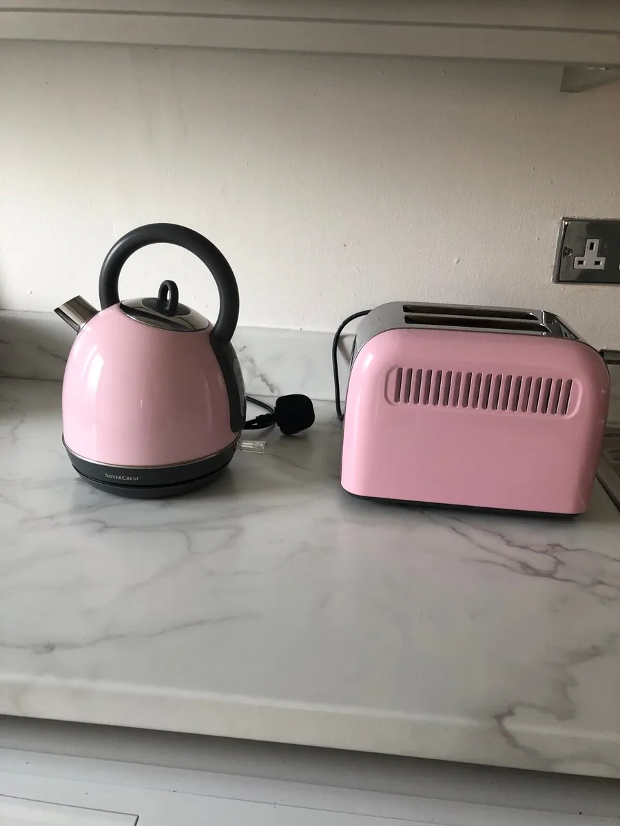 Kettle and toaster - Image 1