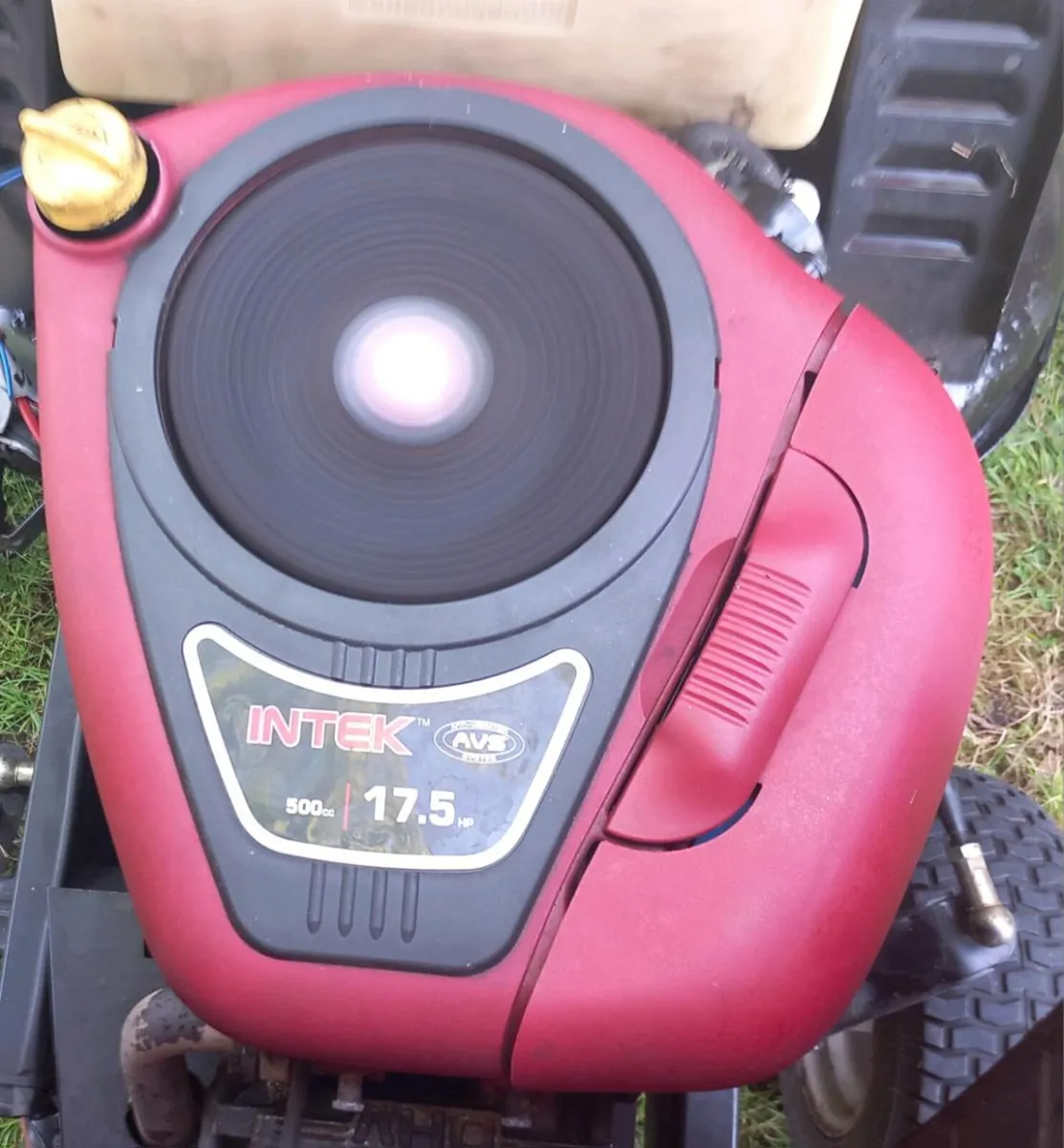 Ride on lawnmower - Image 1