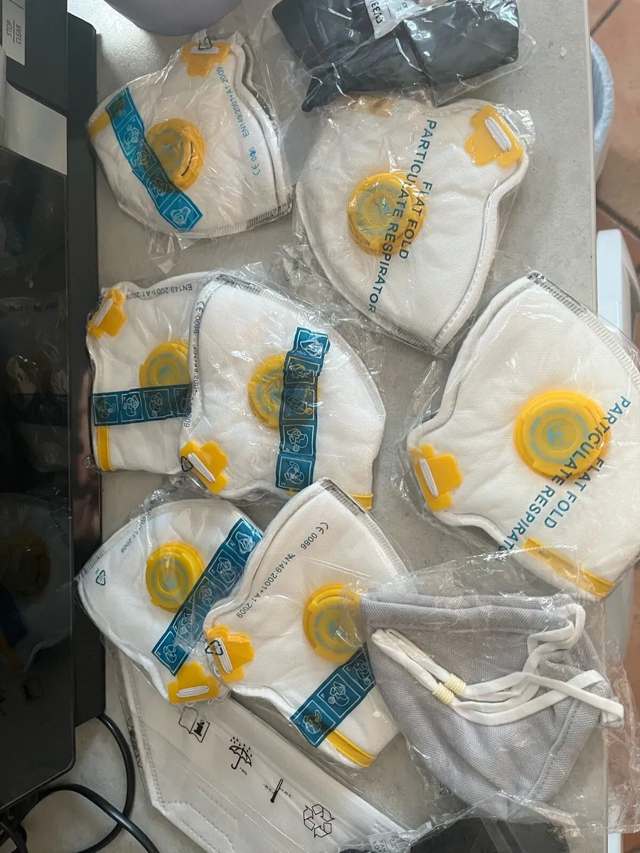 Bundle of new packed masks - Image 2
