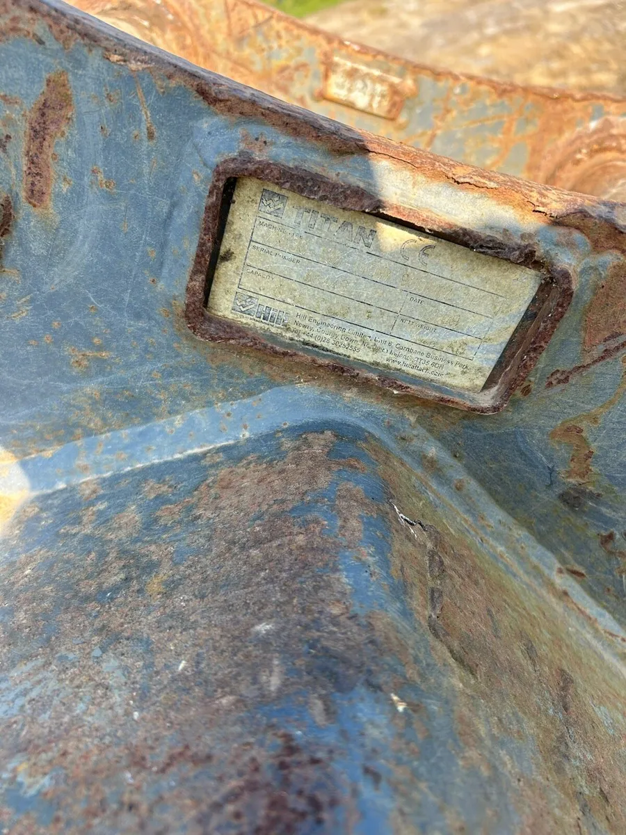 13 tonne Digger buckets - Image 2