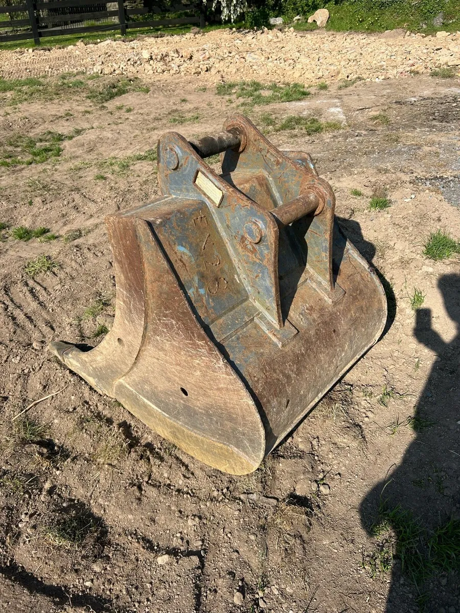 13 tonne Digger buckets - Image 3