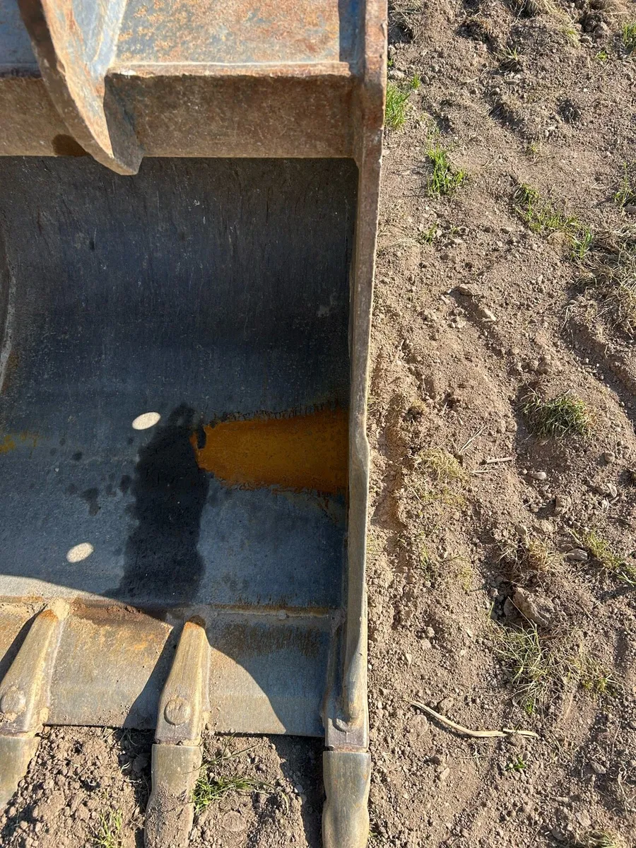 13 tonne Digger buckets - Image 4