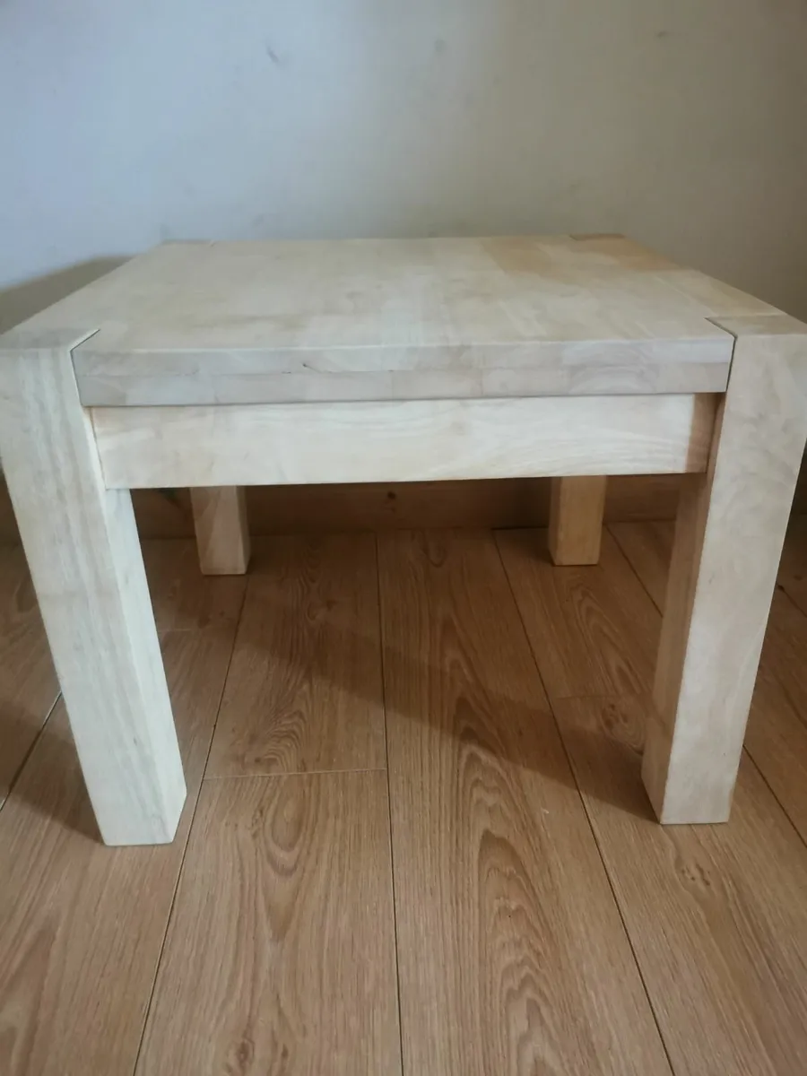 Solid Quality Modern coffee table 3months old - Image 4