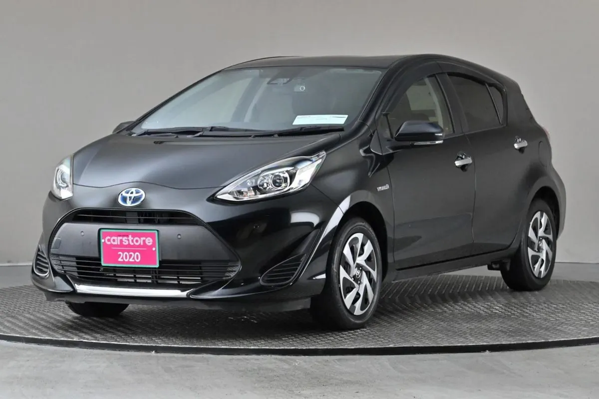 Toyota Aqua 1.5 Vvt-i Hybrid  reverse Cam park Se - Image 3
