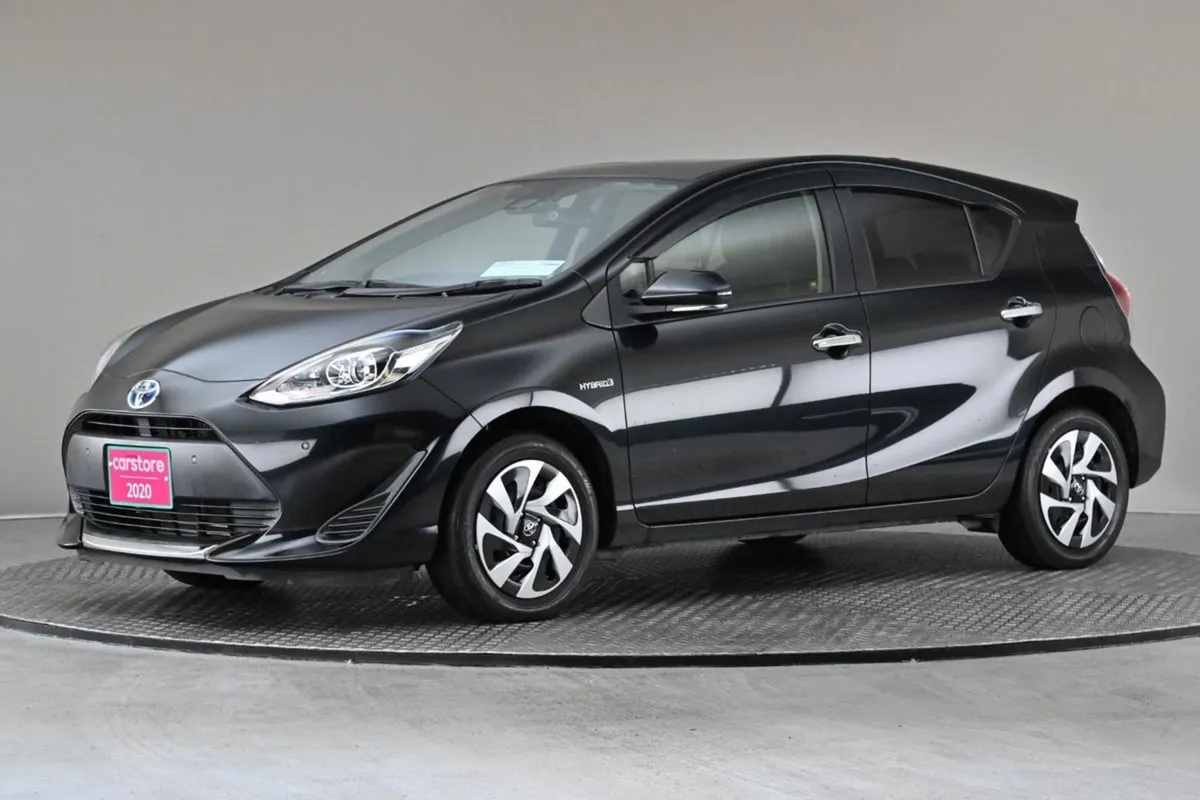 Toyota Aqua 1.5 Vvt-i Hybrid  reverse Cam park Se - Image 4