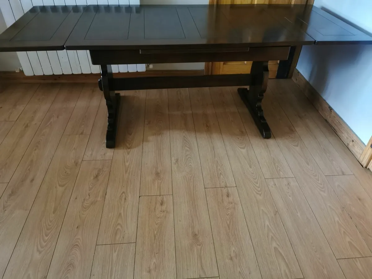 Oak Solid Quality Extendable dining table 6-8perso - Image 4