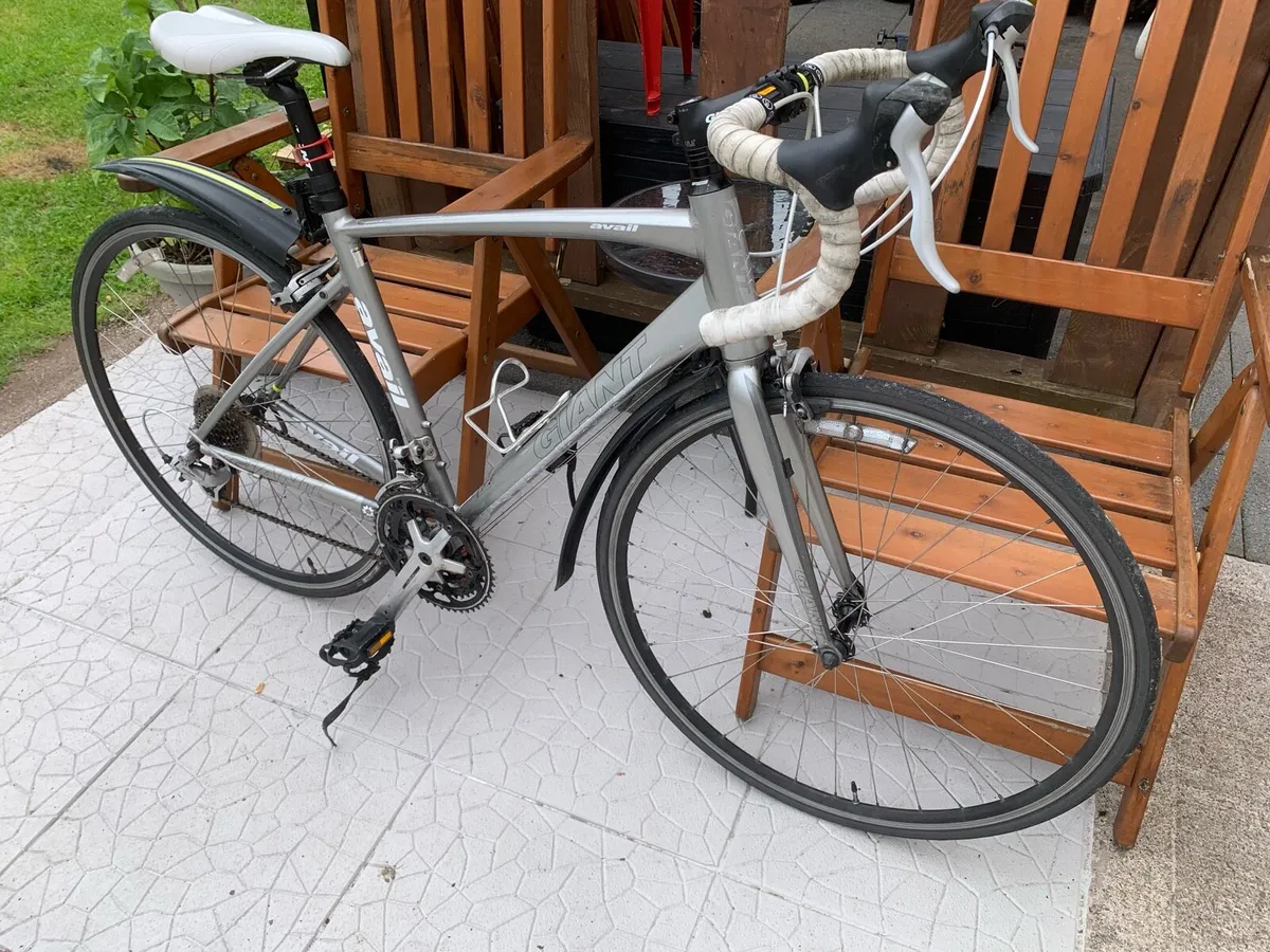 Giant Avail 4 M size 700x25c wheels 8x3 speed - Image 2
