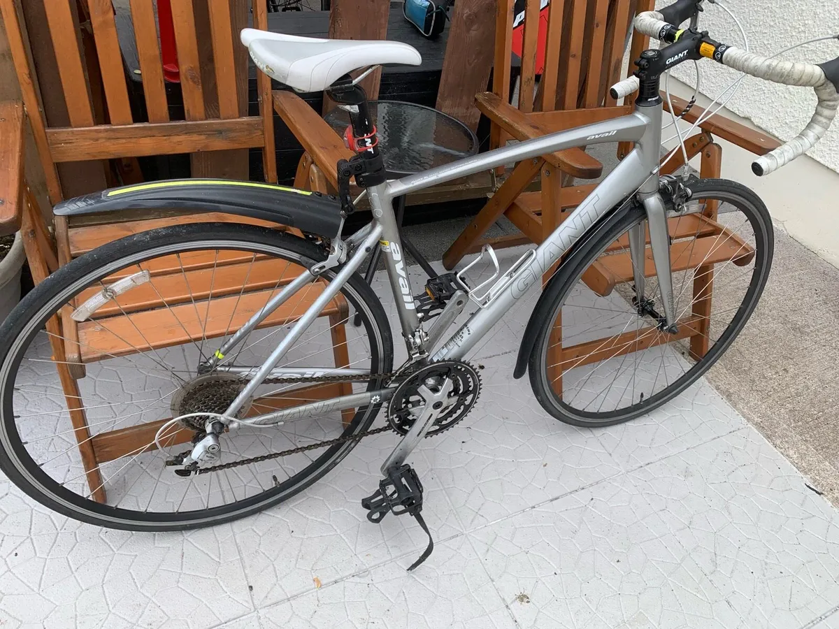 Giant Avail 4 M size 700x25c wheels 8x3 speed - Image 3