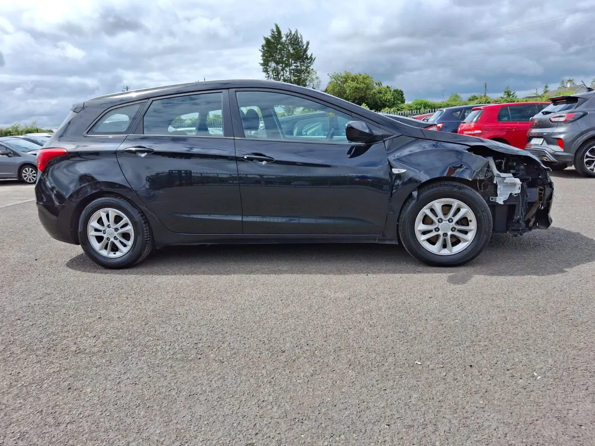 132 Hyundai i30.  Light Damage! - Image 3