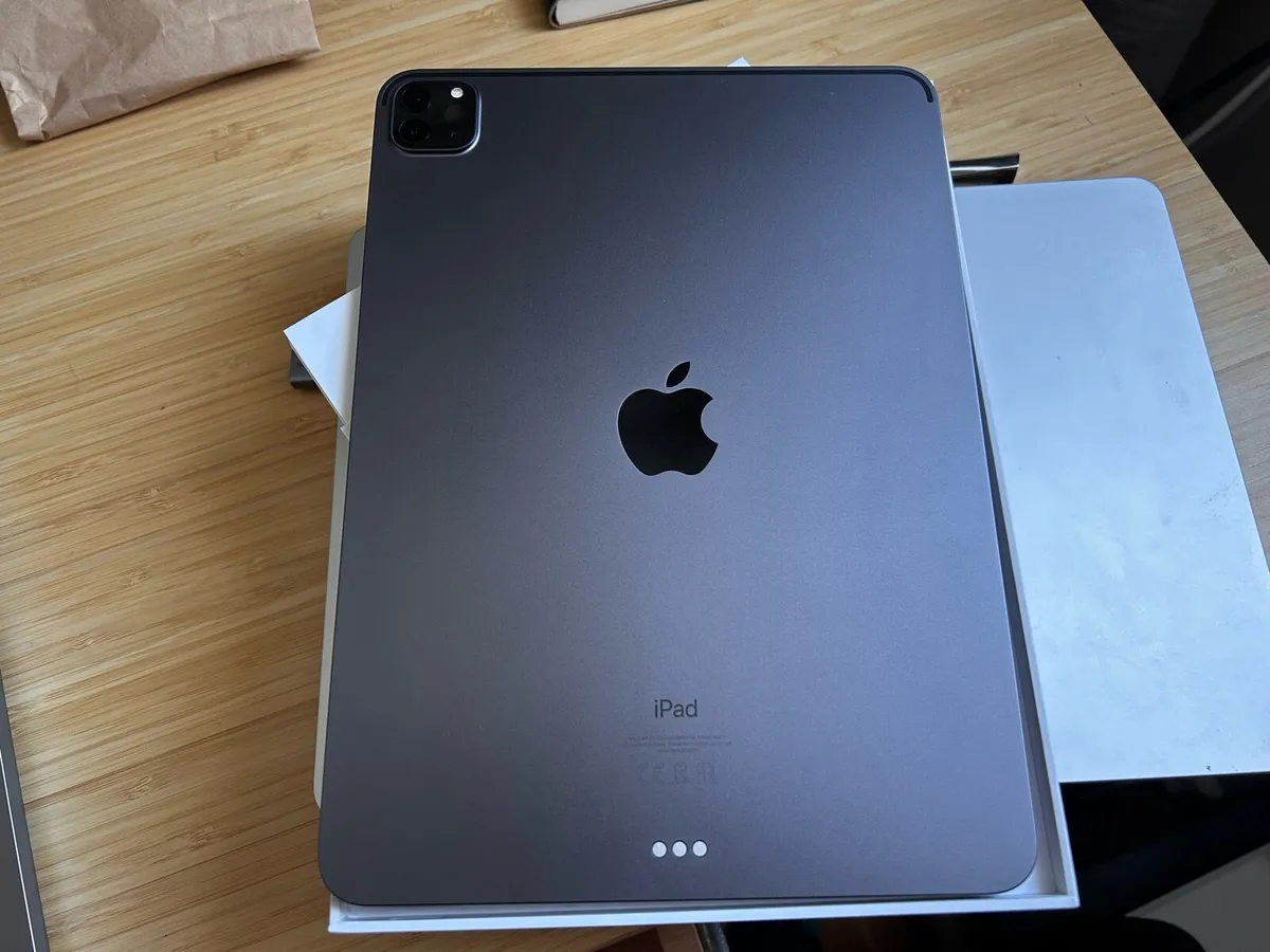 iPad Pro 11 M1 (with Apple Pencil) - Image 1