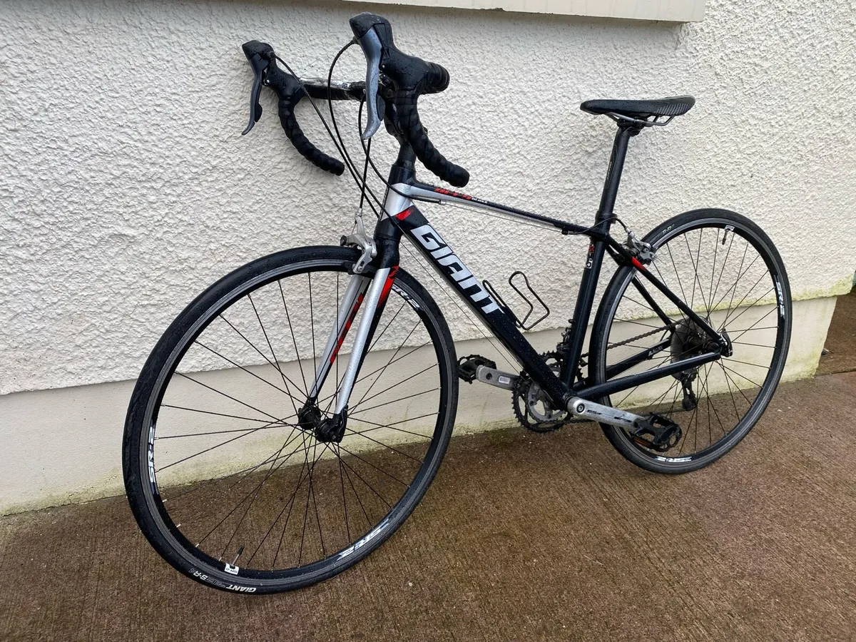 Like new Giant Defy5 700x25c wheels 16 - Image 3